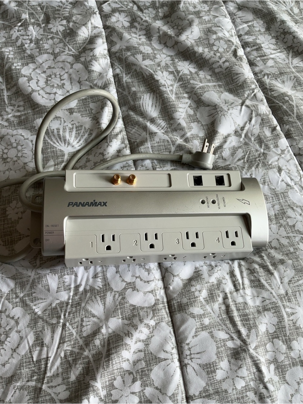 Panamax M8-AV 8 Outlet power conditioner surge protector gray used